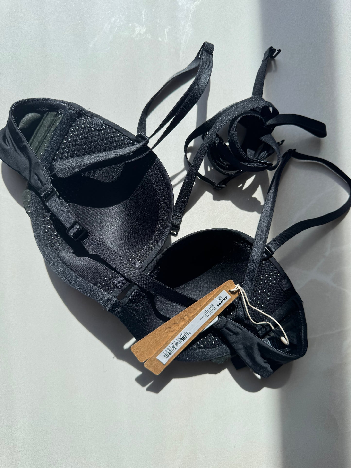 MULTI-WAY BRA EN ONYX | SKIMS - NO CAMBIOS NI DEVOLUCIONES