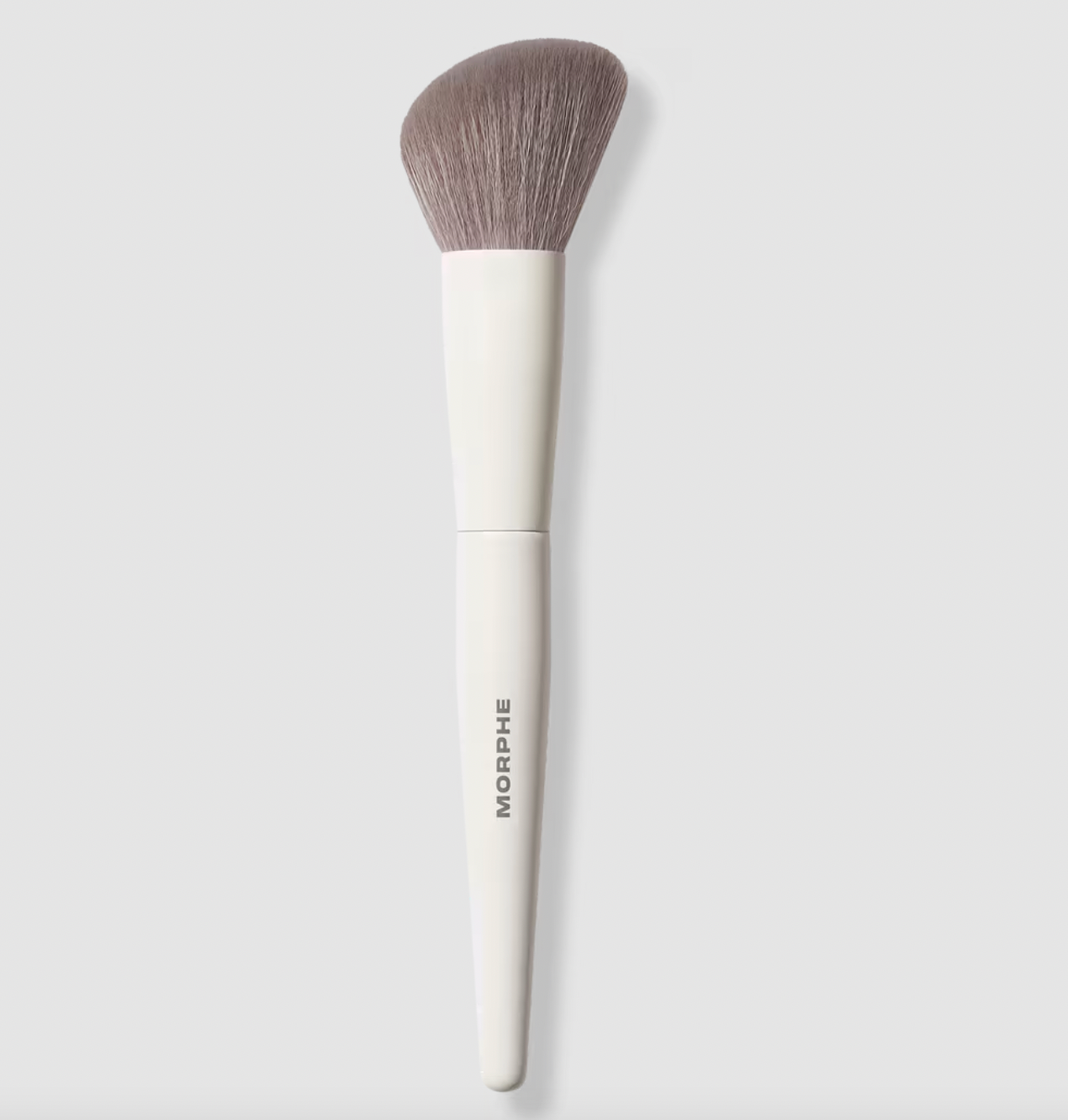 PREORDEN -M241 Angled Powder Bronzer Brush | MORPHE - 2 A 4 SEMANAS EN LLEGAR