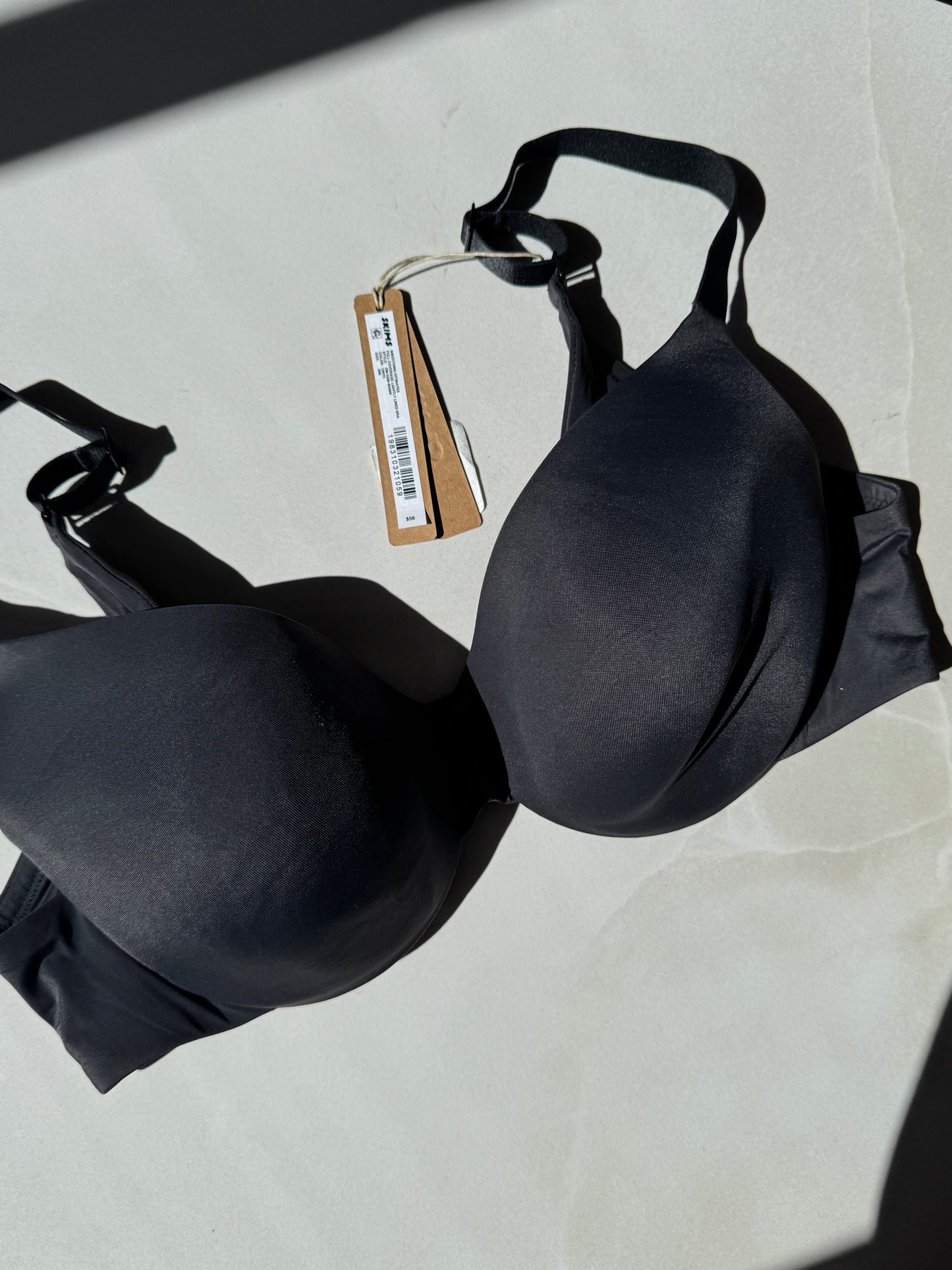 SMOOTH FULL COVERAGE BRA EN ONYX | SKIMS - NO CAMBIOS NI DEVOLUCIONES