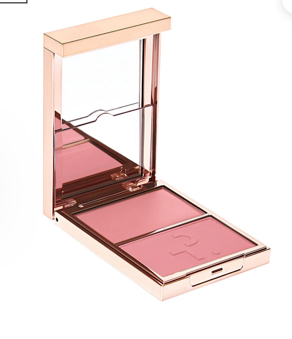 PREORDEN - MAJOR HEADLINES
DOUBLE-TAKE CRÈME & POWDER BLUSH DUO - 2 A 4 SEMANAS EN LLEGAR