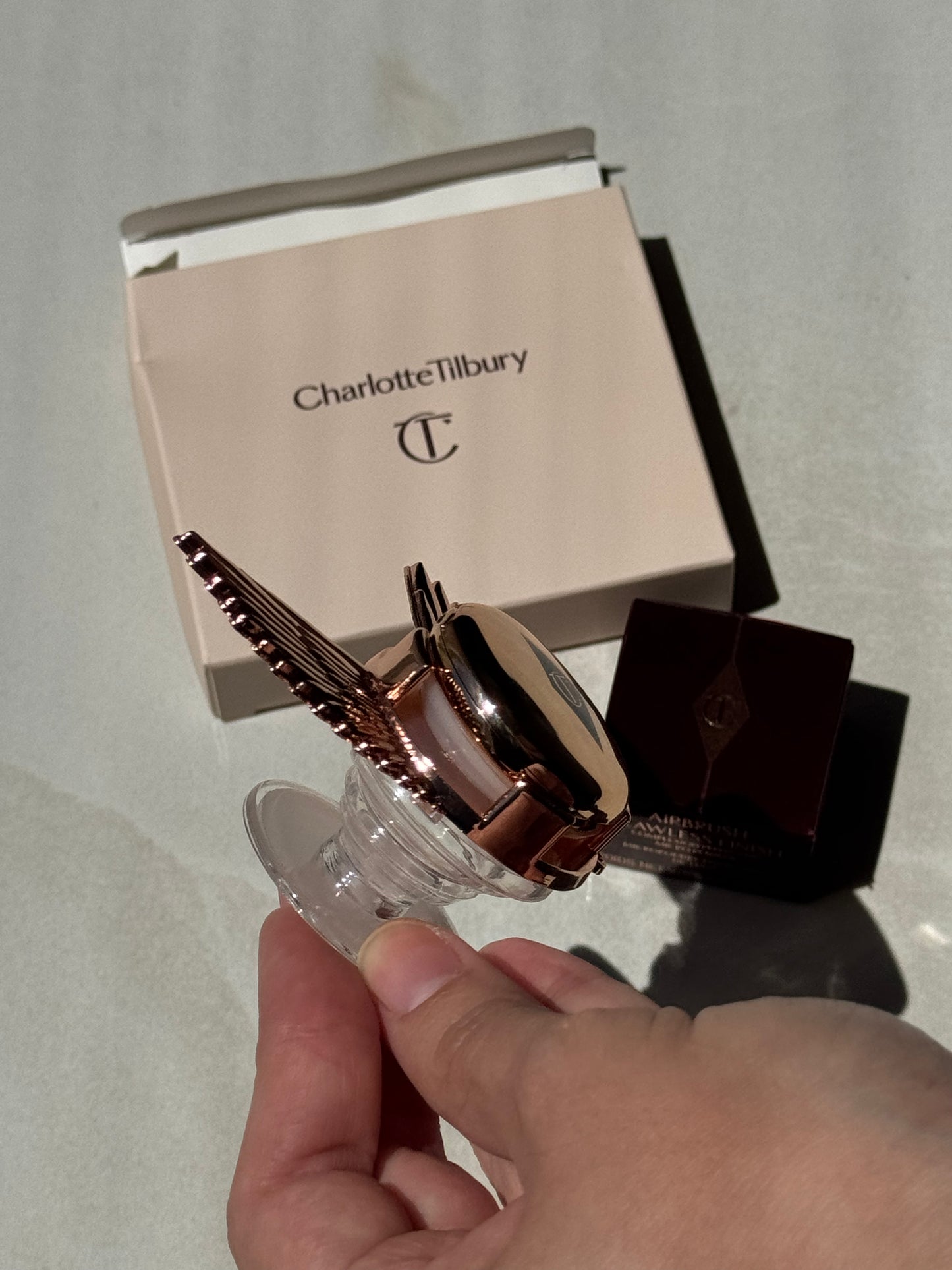 CHARLOTTE TILBURY GOLD WINGS PHONE GRIP - ENTREGA INMEDIATA