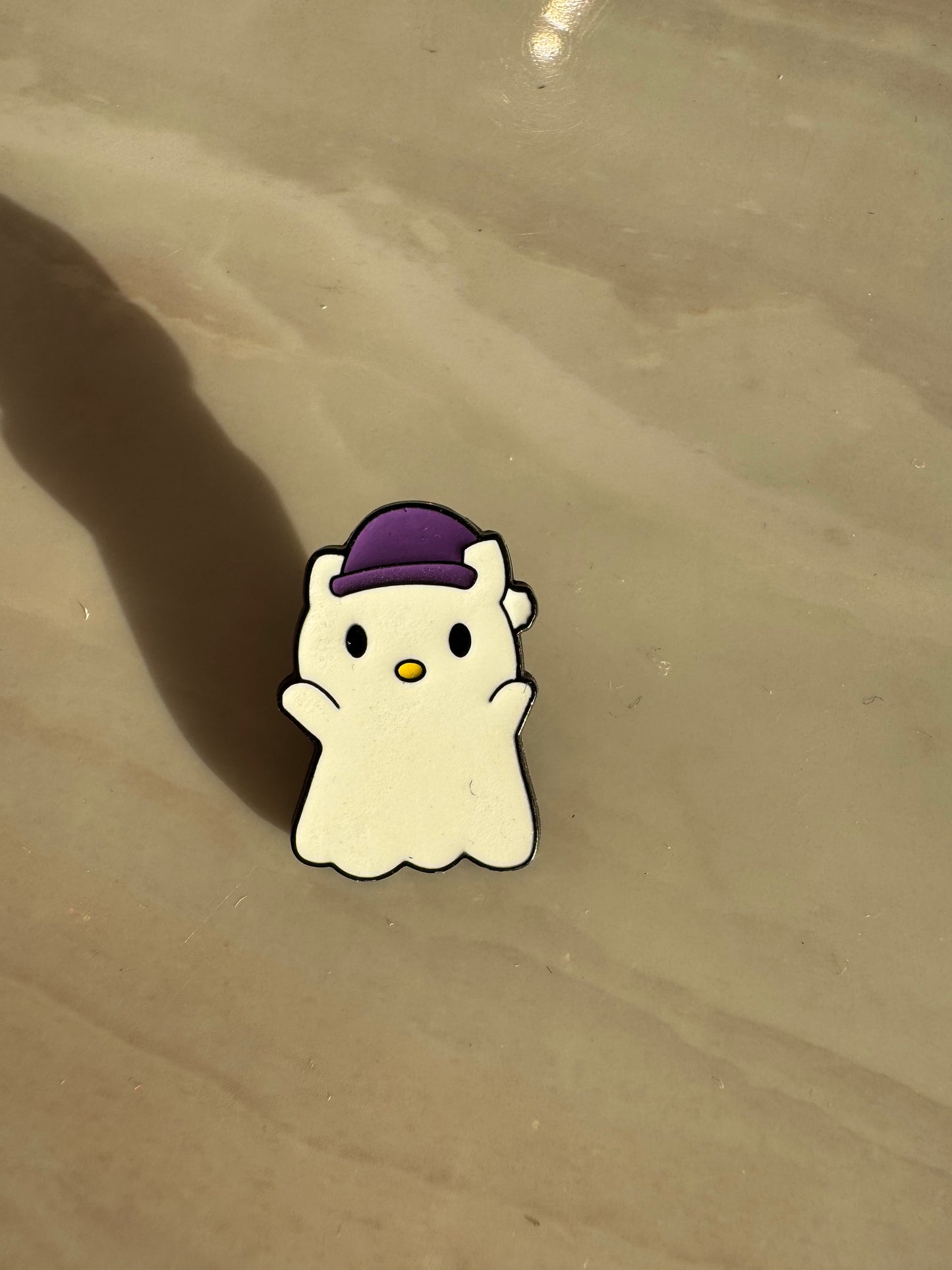 PIN FANTASMA GATITO