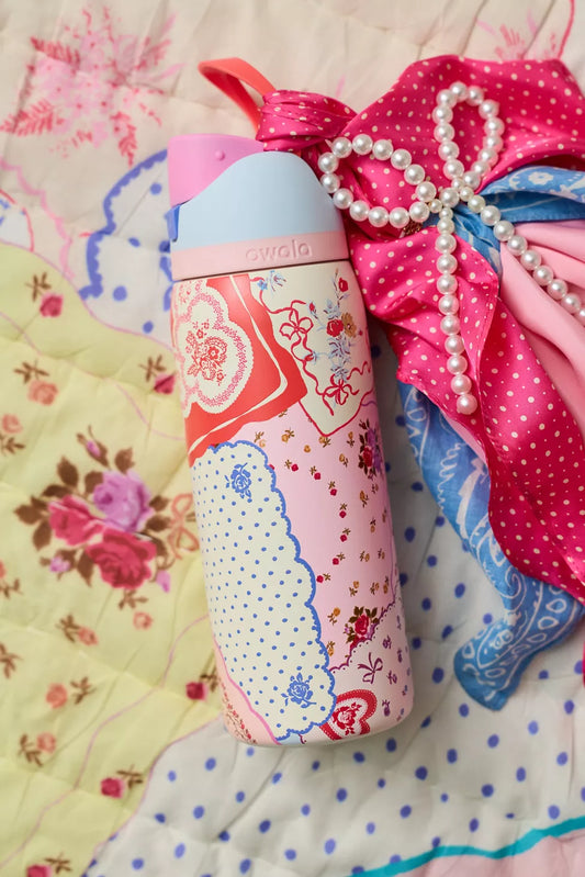 PREORDEN -Owala UO Exclusive Hankies Print FreeSip 32 oz Water Bottle - 2 A 4 SEMANAS EN LLEGAR