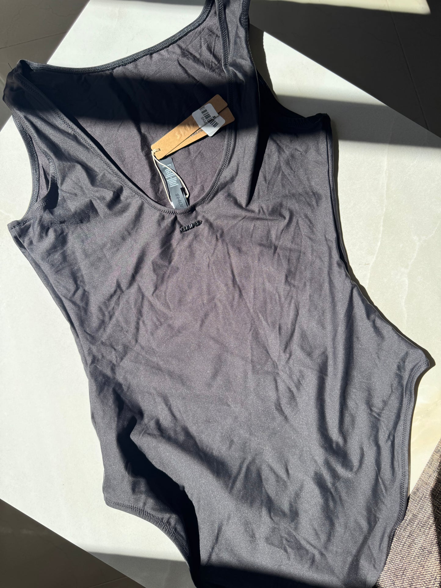 HIGH NECK ONE PIECE SWIM EN ONYX | SKIMS - NO CAMBIOS NI DEVOLUCIONES