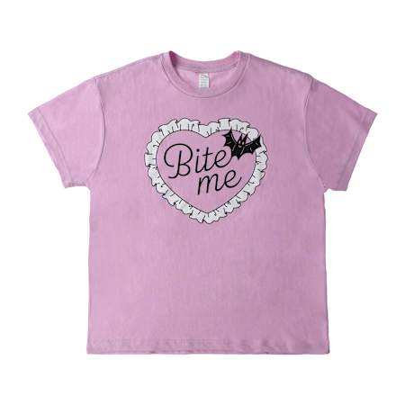 PRE-ORDEN- Halloween Bat Bite Me Graphic Tee- TARDA DE 2-4 SEMANAS EN LLEGAR
