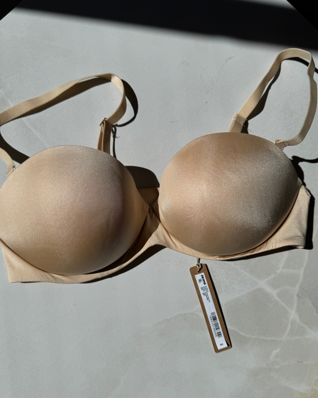 ULTIMATE STRAPLESS PUSH-UP BRA EN SAND | SKIMS - NO CAMBIOS NI DEVOLUCIONES