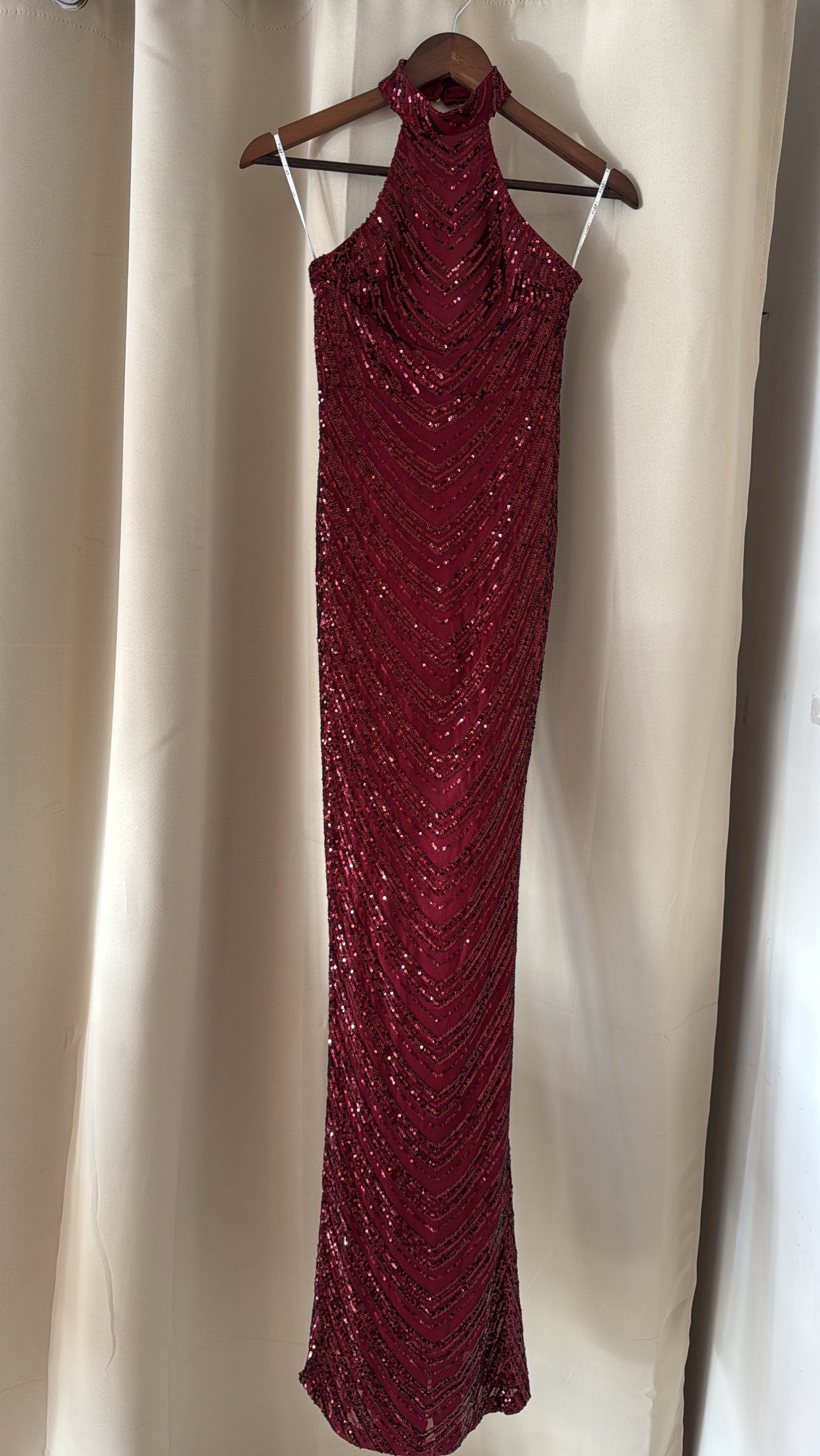 CLUB L ILLUSION BERRY HALTER NECK MAXI DRESS - NO CAMBIOS NI DEVOLUCIONES