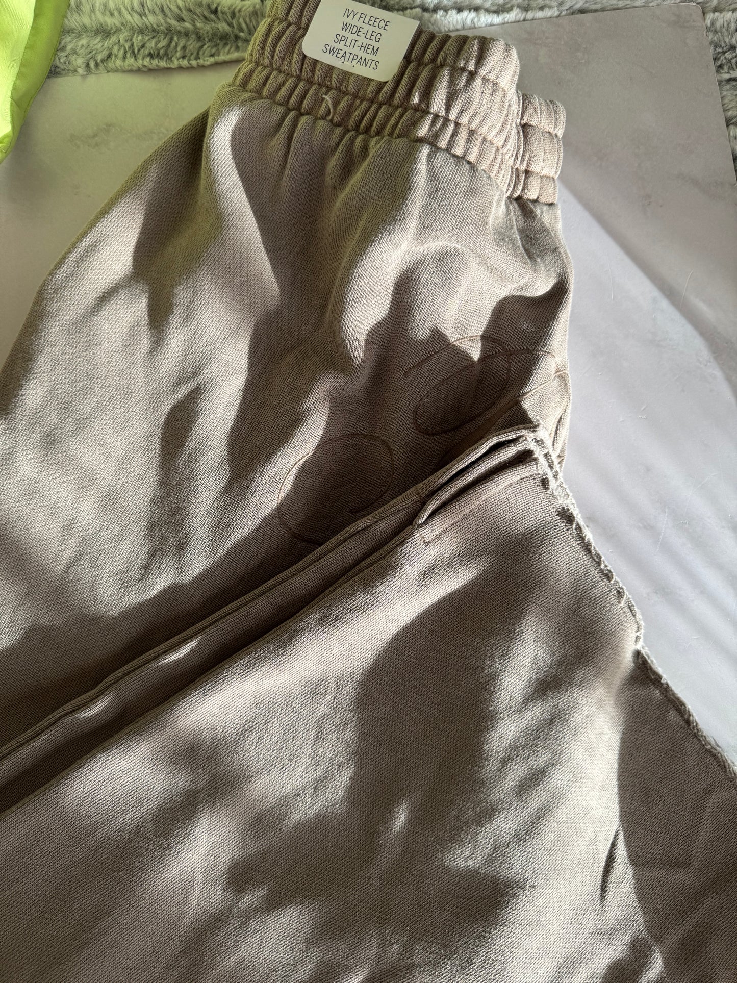 Ivy Fleece Wide-Leg Split-Hem Sweatpants |  PINK - NO CAMBIOS NI DEVOLUCIONES