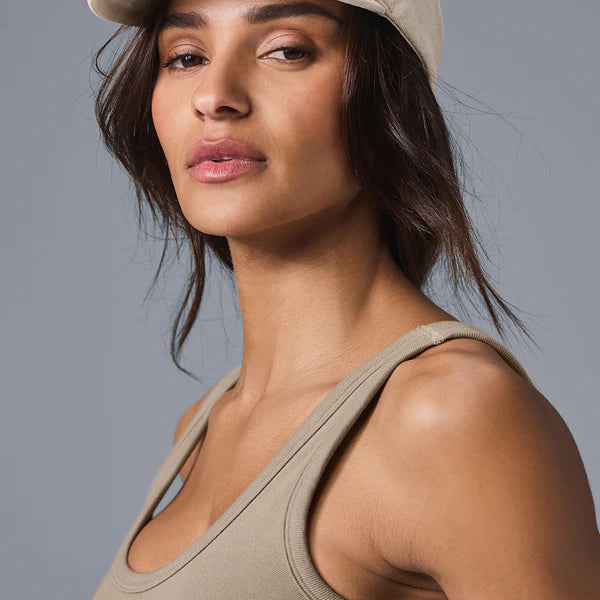 PRE-ORDEN WASHED OFF-DUTY CAP - SAND DOLLAR| ALO REVISA TIEMPOS DE ENTREGA