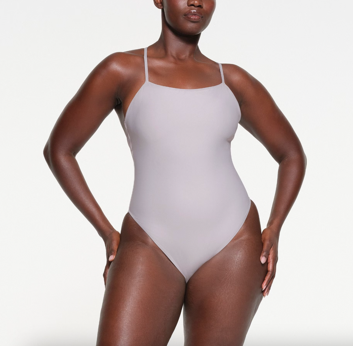 RECYCLED SWIM CAMI ONE PIECE | TRAJE DE BAÑO - SKIMS - NO CAMBIOS NI DEVOLUCIONES
