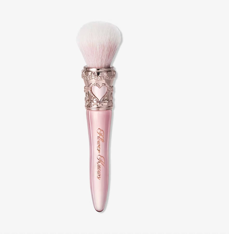 PREORDEN - The Sweetie Bear Collection Rounded Blush Brush - 2 A 4 SEMANAS EN LLEGAR