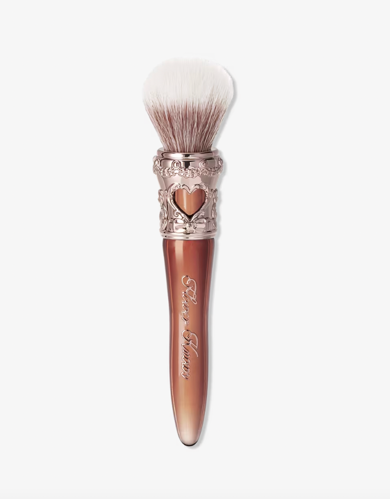 PREORDEN - The Sweetie Bear Collection Rounded Blush Brush - 2 A 4 SEMANAS EN LLEGAR