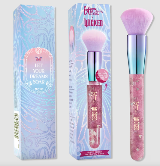 PREORDEN -IT Brushes for ULTA x Wicked Limited-Edition Glinda Foundation Brush - 2 A 4 SEMANAS EN LLEGAR