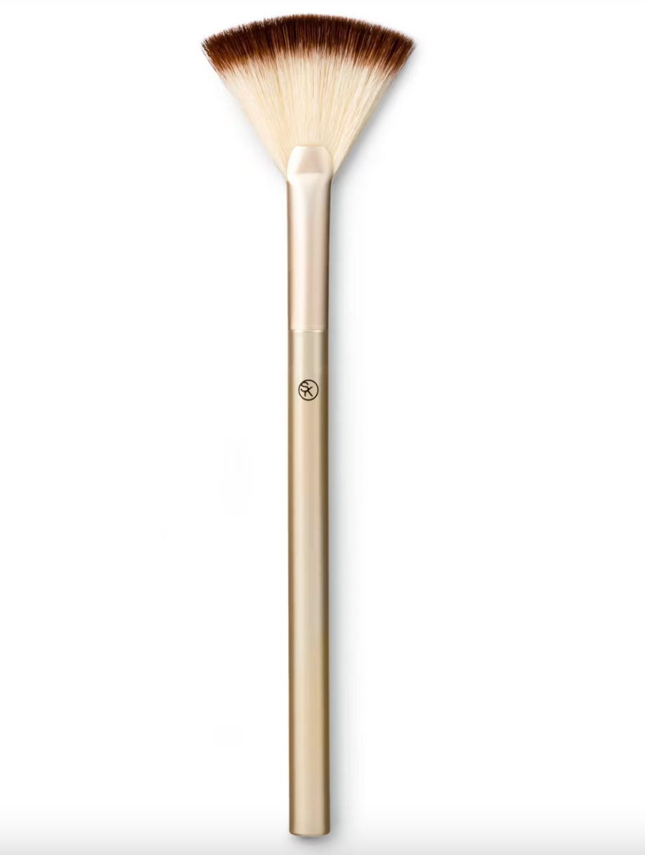 PREORDEN -Sonia Kashuk™ Essential Highlighting Fan Brush No. 176 - 2 A 4 SEMANAS EN LLEGAR