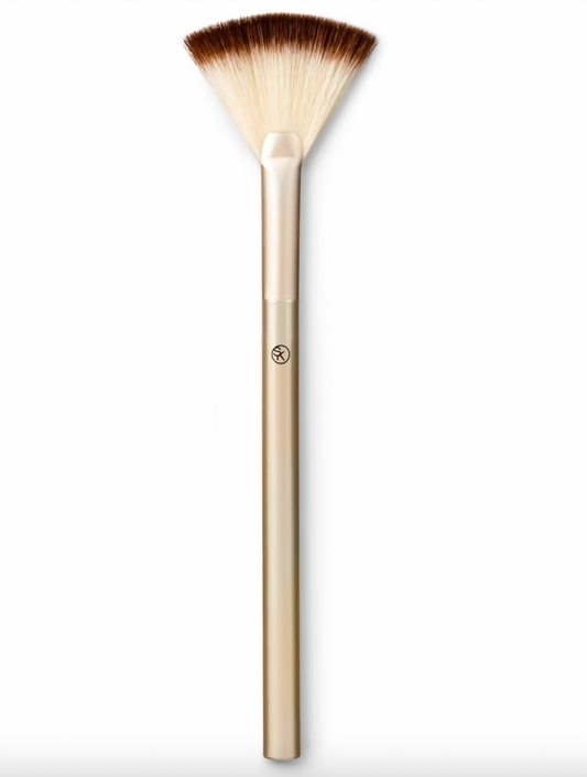PREORDEN -Sonia Kashuk™ Essential Highlighting Fan Brush No. 176 - 2 A 4 SEMANAS EN LLEGAR