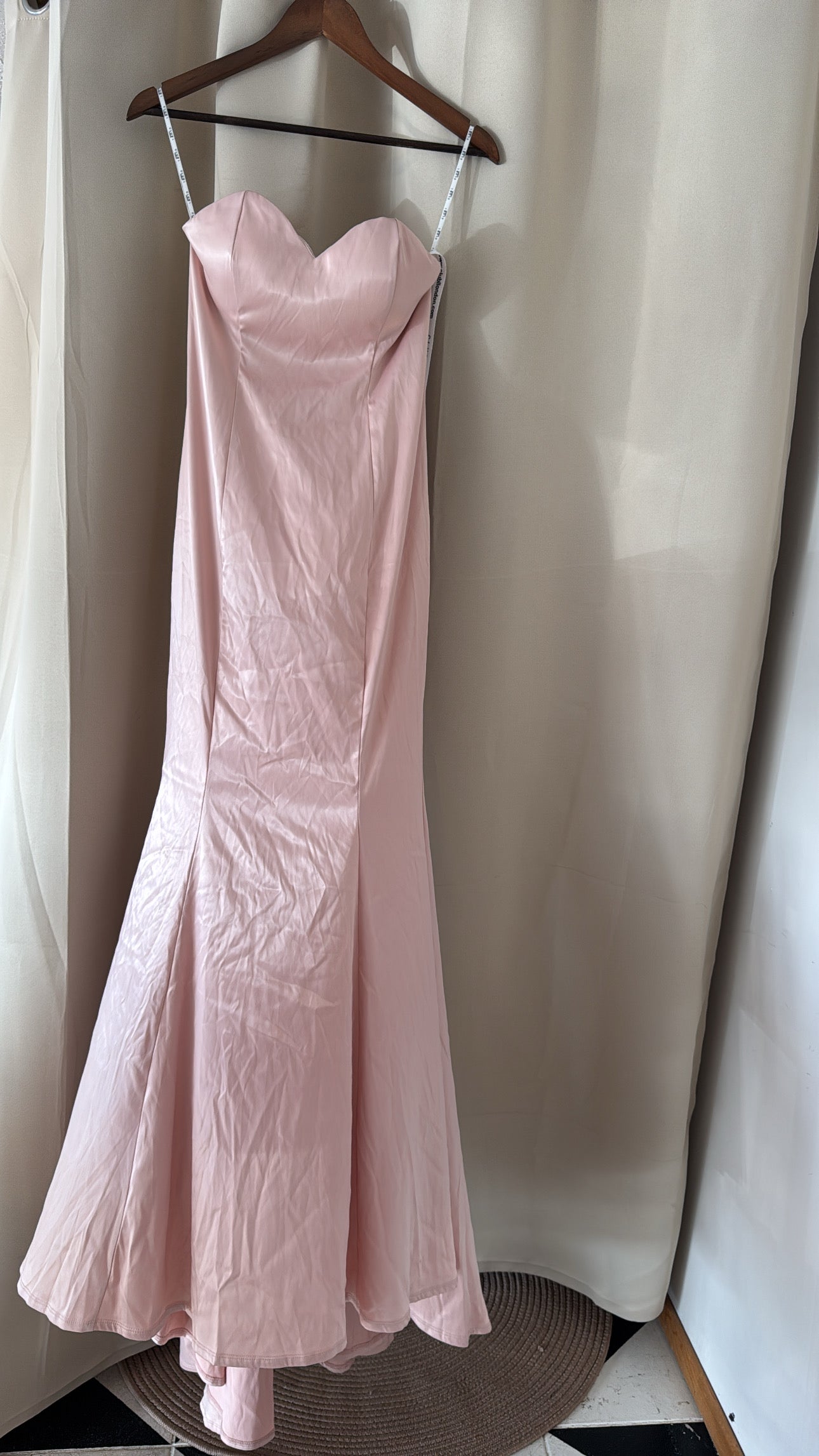 CLUB L STRAPPLESS SATIN GOWN - NO CAMBIOS NI DEVOLUCIONES