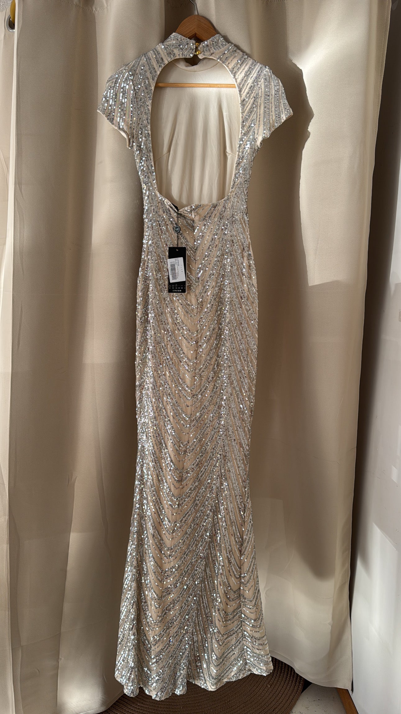 Club L London sequin geo print high neck maxi dress in cream - NO CAMBIOS NI DEVOLUCIONES