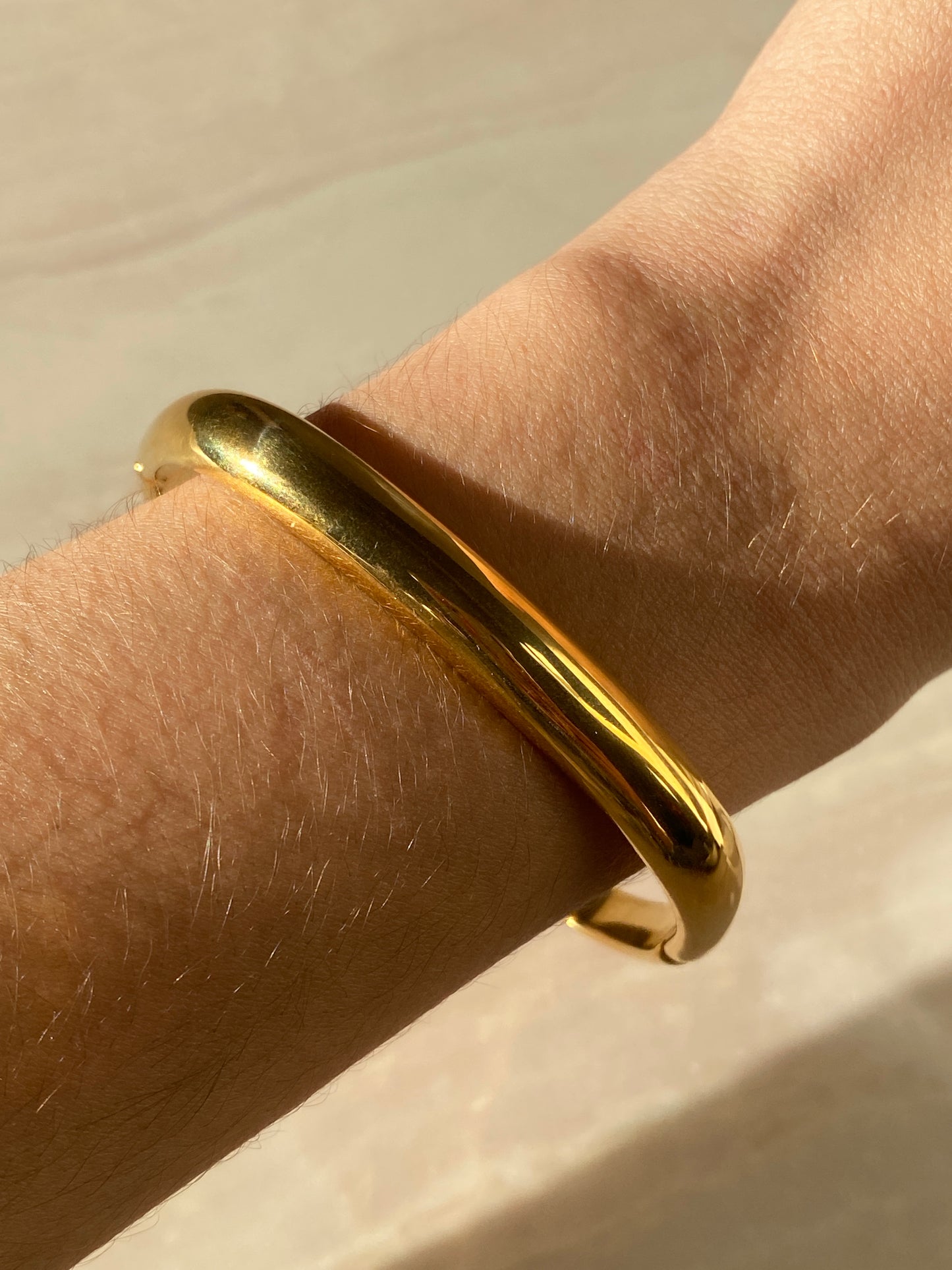 Brazalete cuadrado dorado