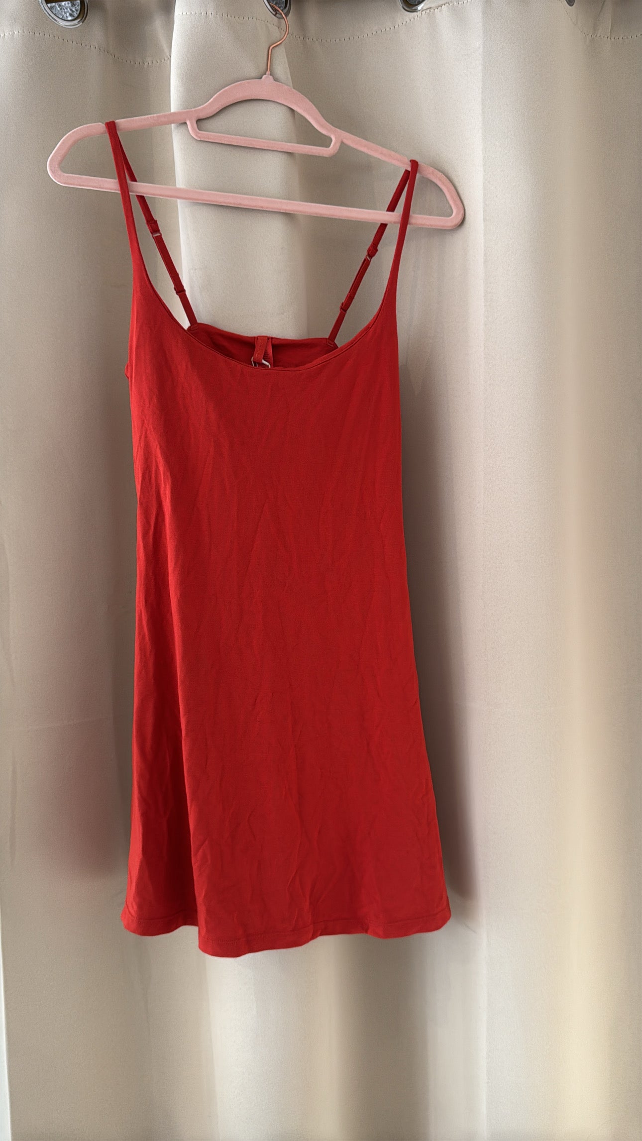 SMOOTH LAYERS SCOOP NECK MINI DRESS EN TERRA | SKIMS - NO CAMBIOS NI DEVOLUCIONES