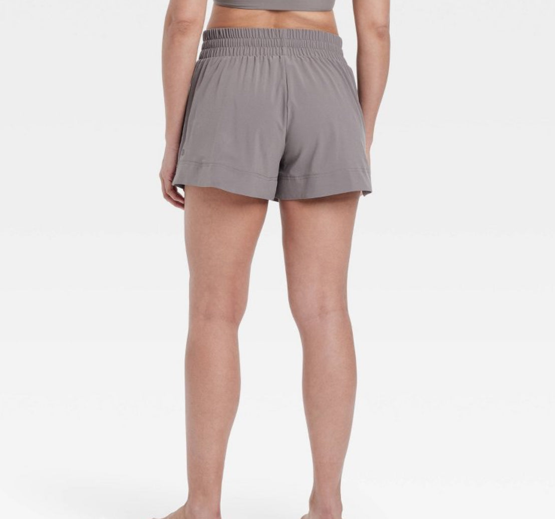 Women's Active Light Mid-Rise Shorts 4" - All In Motion™ Taupe - NO CAMBIOS NI DEVOLUCIONES