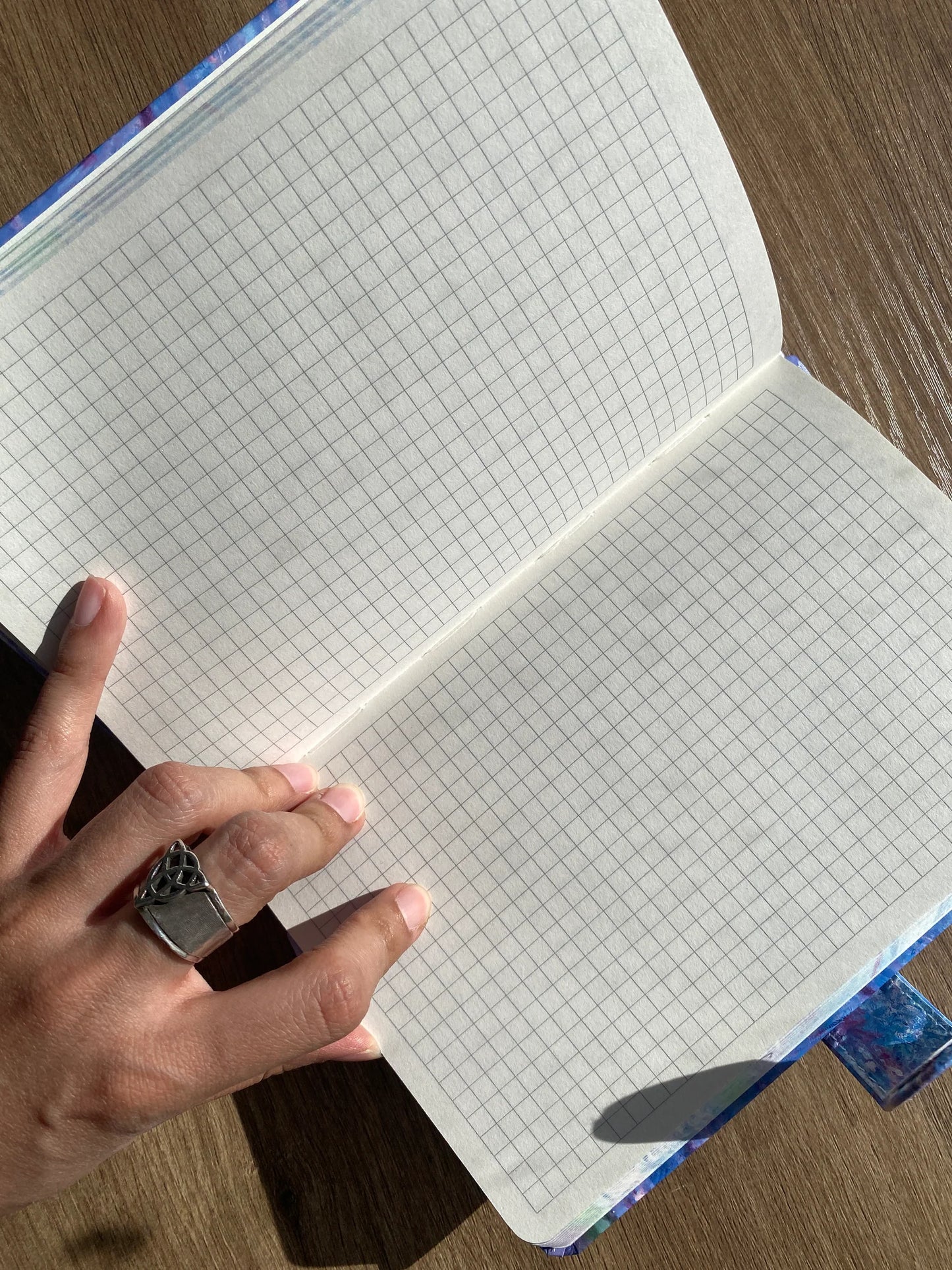 LIBRETA PASTA GRUESA DE CUADRO CHICO - ARTE