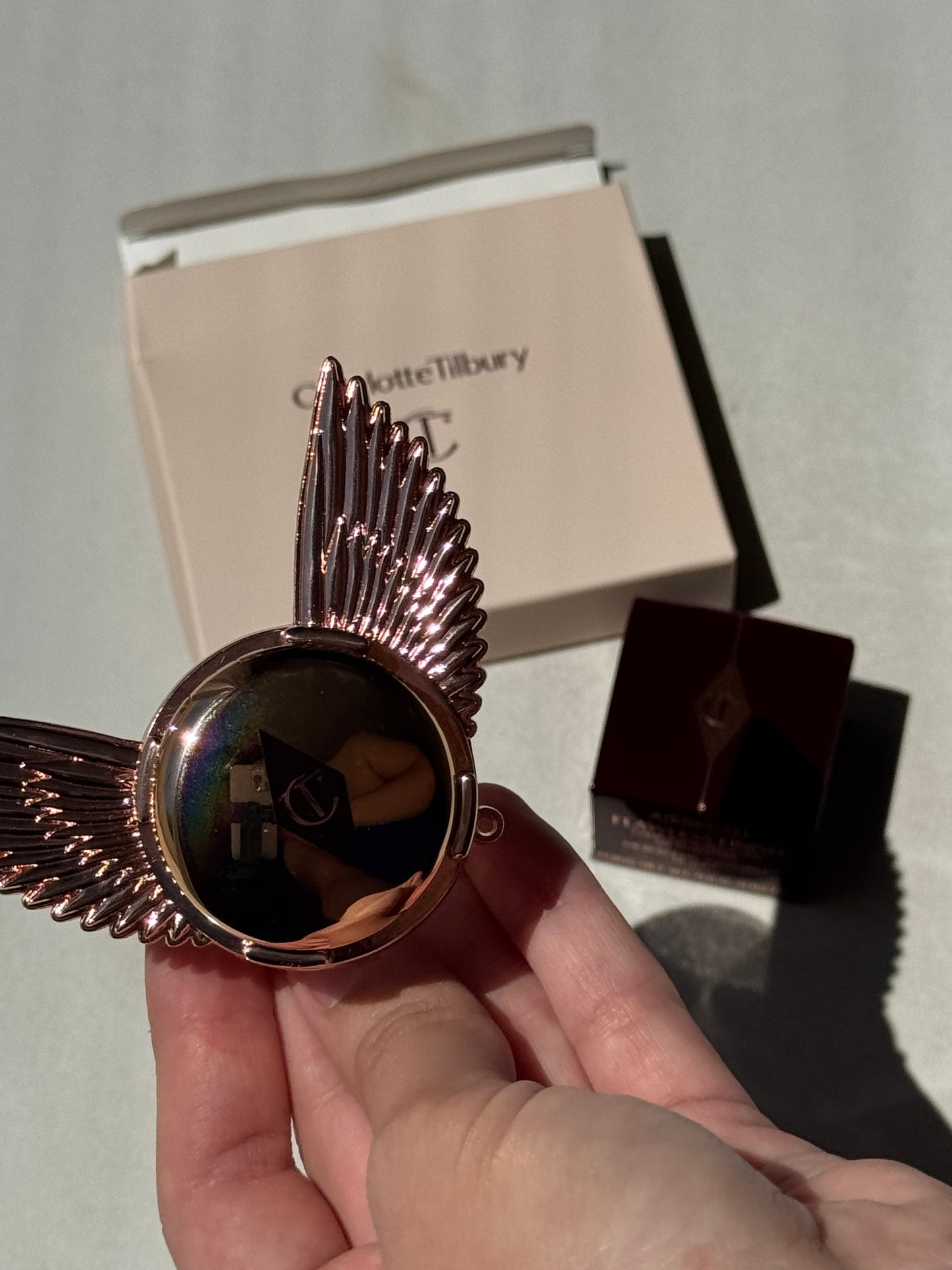 CHARLOTTE TILBURY  GOLD WINGS PHONE GRIP - ENTREGA INMEDIATA