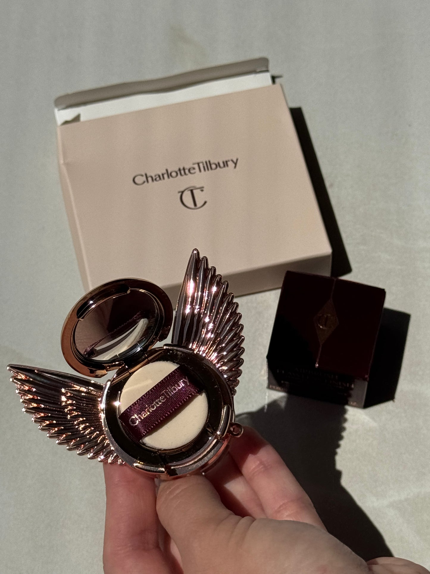 CHARLOTTE TILBURY  GOLD WINGS PHONE GRIP - ENTREGA INMEDIATA