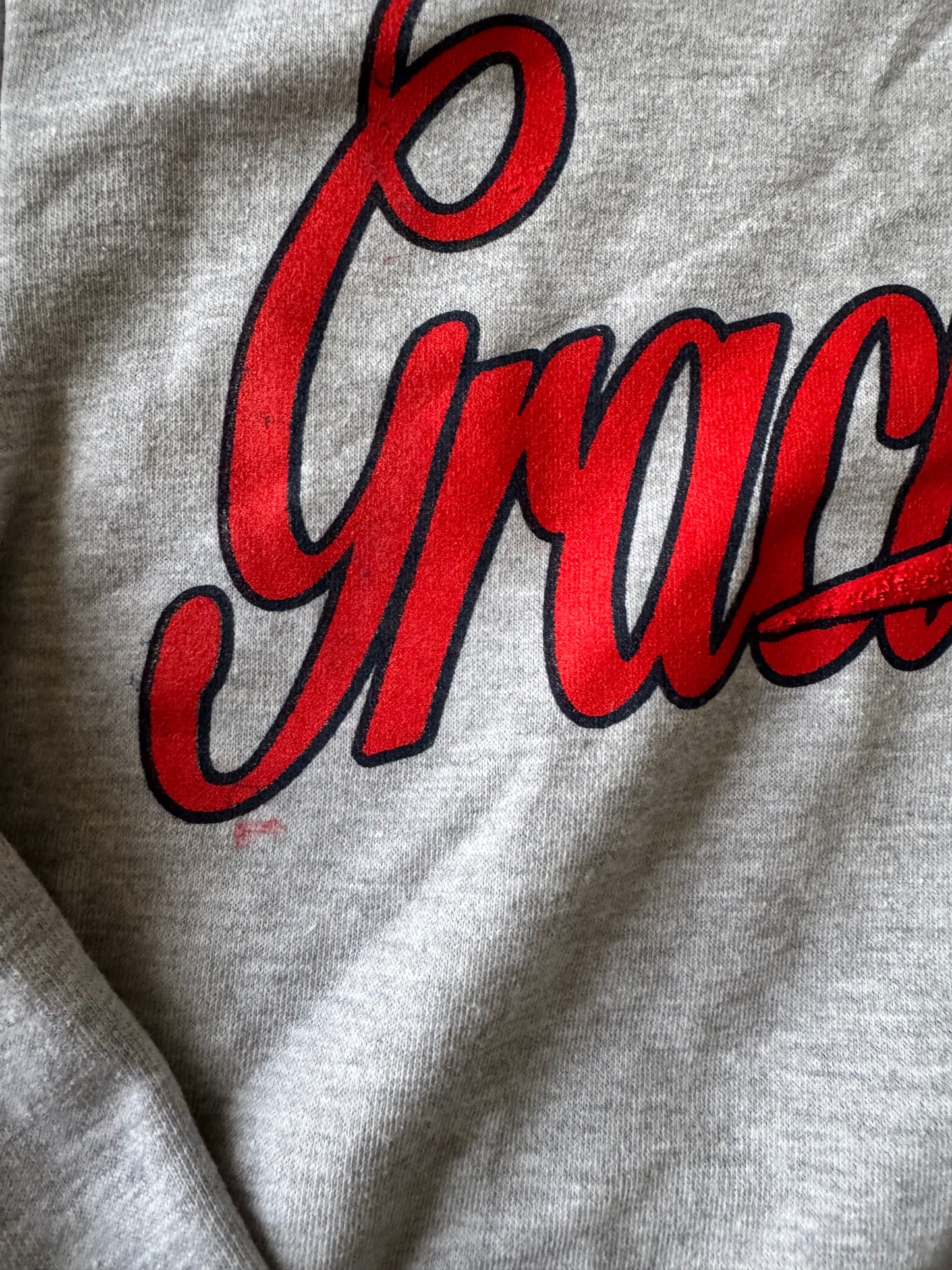 PIEZA DAÑADA -TSOU Deluxe Heather Grey Star Hoodie - LIGERA TEXTURA EN LA ESTRELLA Y MANCHA PEQUEÑA