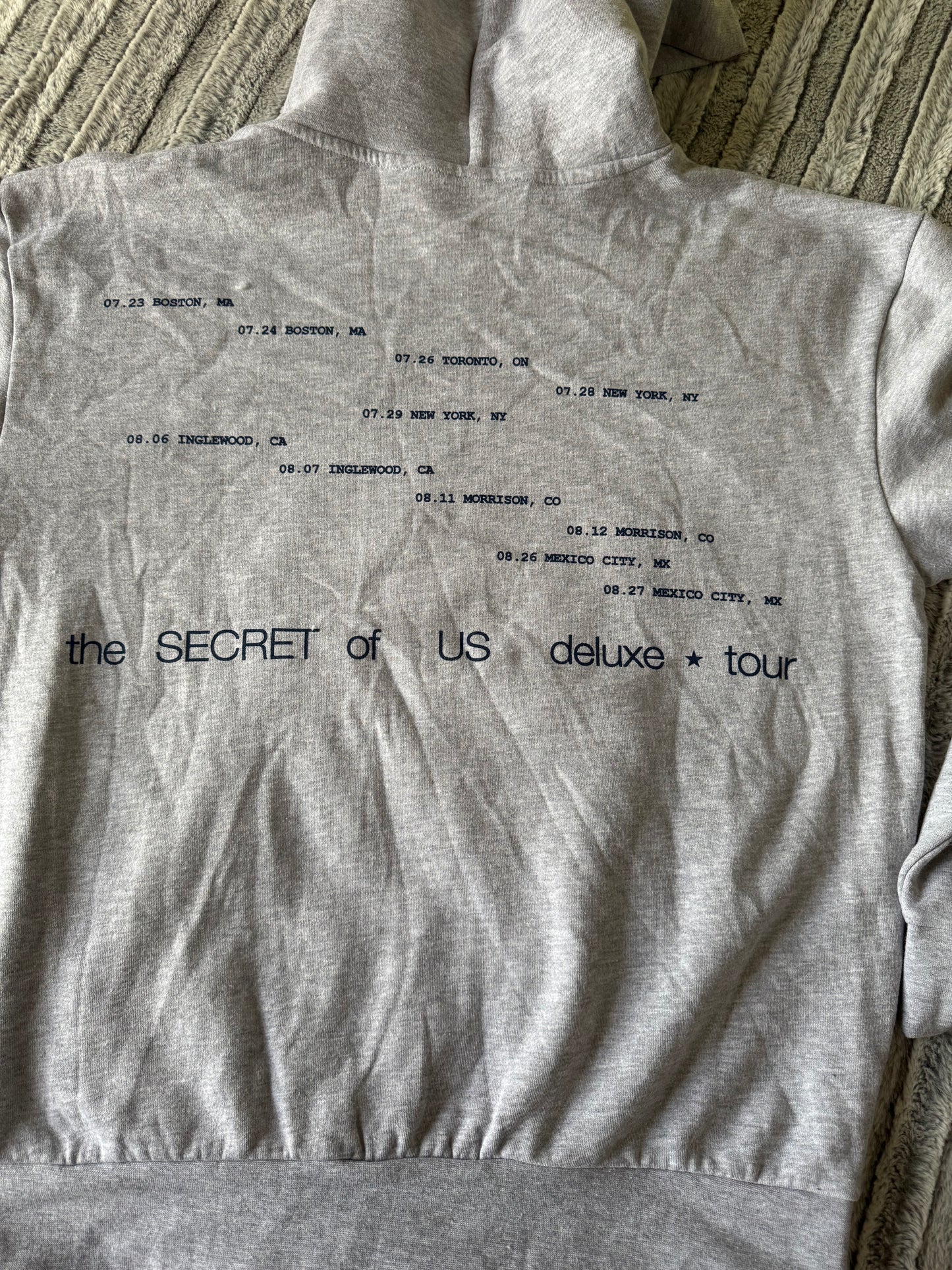 PIEZA DAÑADA -TSOU Deluxe Heather Grey Star Hoodie - MANCHA DE ESTAMPADO