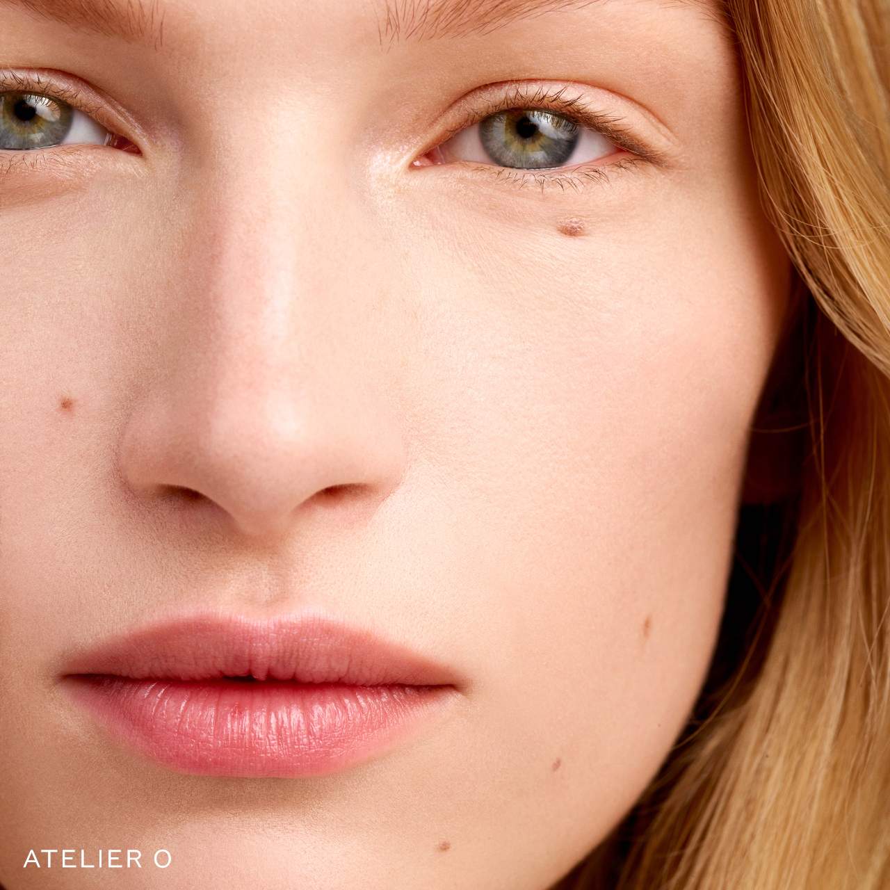 PREORDEN -Vital Skin Full Coverage Multi-Use Foundation Stick | WESTMAN ATELIER - 2 A 4 SEMANAS EN LLEGAR